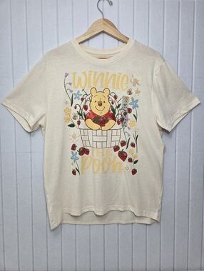 Disney Winnie the Pooh Strawberry Cream T‑Shirt Yellow, Red, Green Accents L